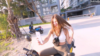 Русская туристка трахается с молодым мотоциклистом в отеле