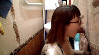 Русская сестра отсосала брату через шторку в ванной